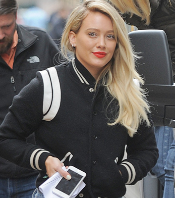 Hilary Duff Gets a Surprise Visitor on Set